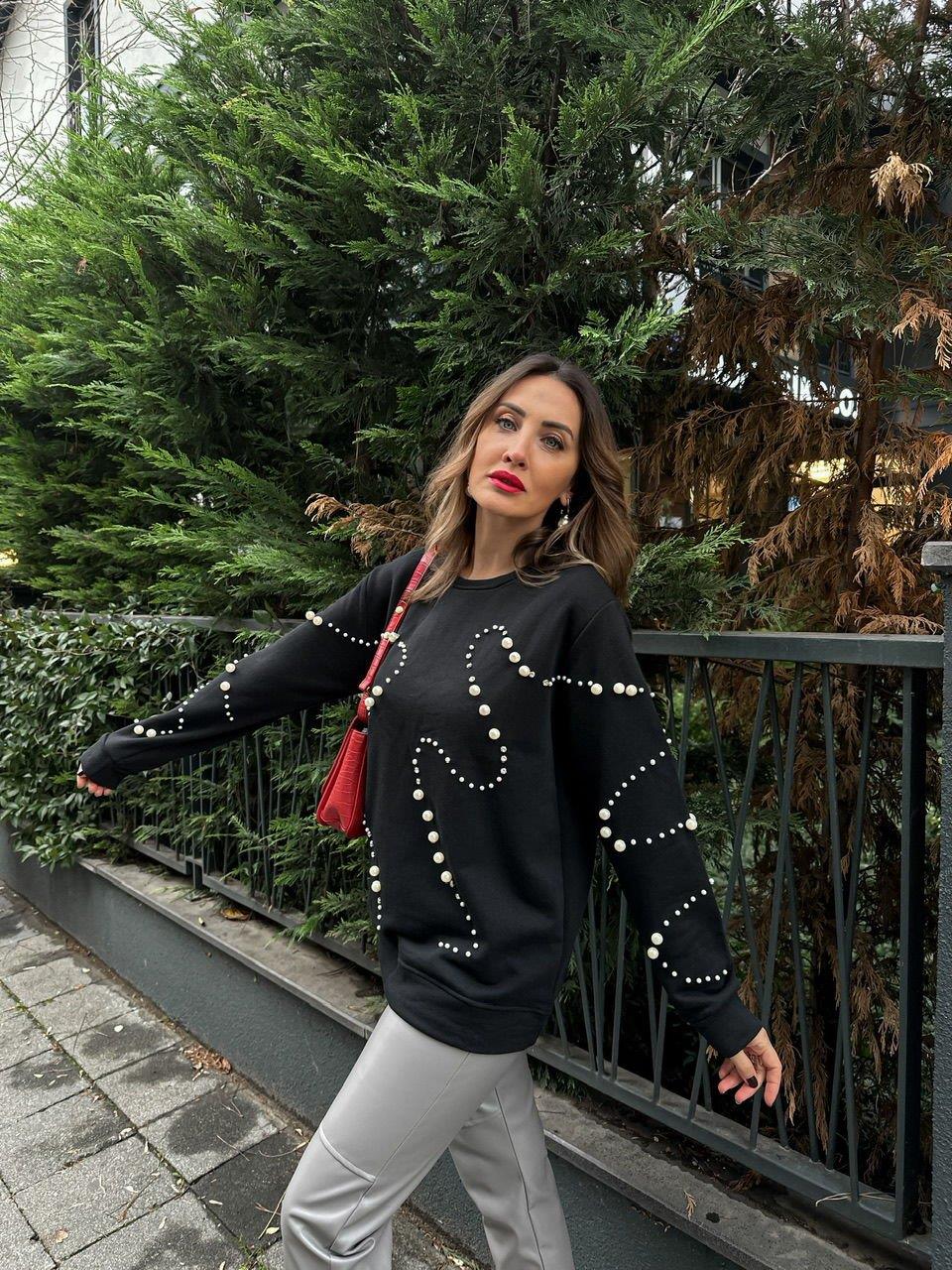 Siyah Taşlı Ve İncili Sweatshirt