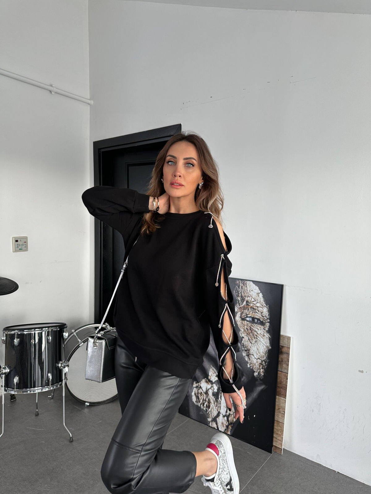 Siyah Tek Kolu Taş İşlemeli Sweatshirt