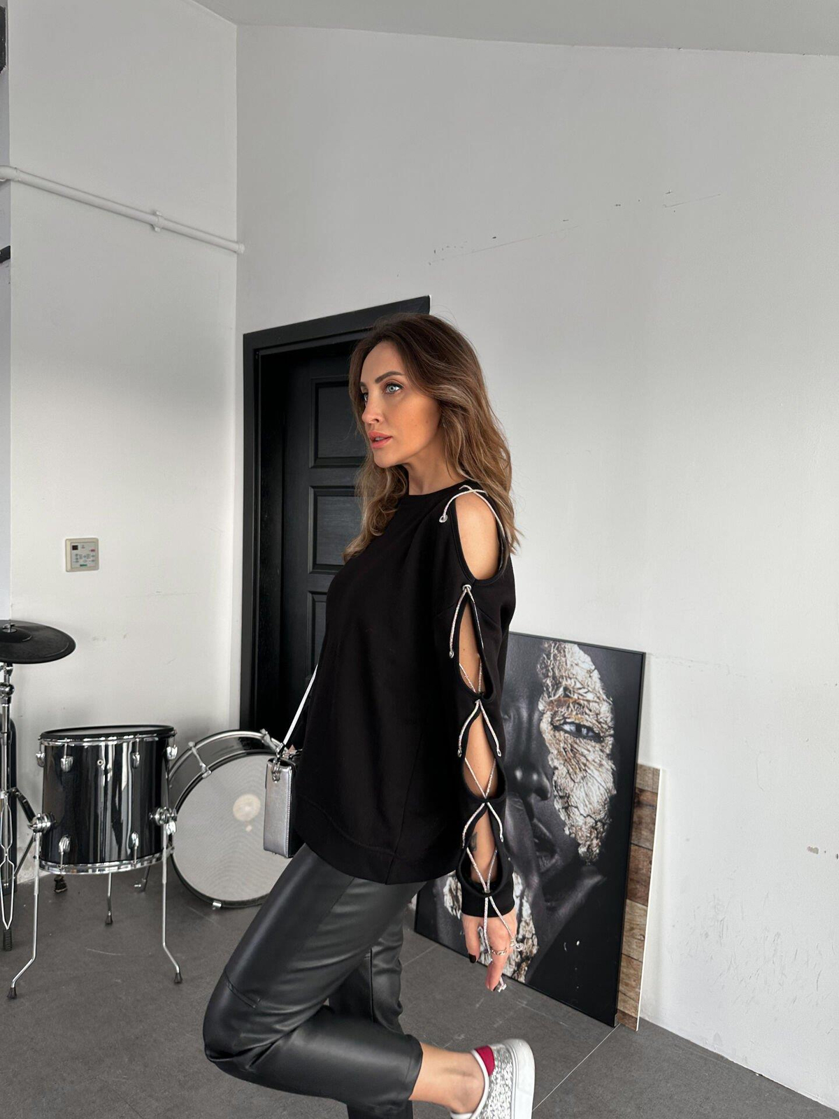 Siyah Tek Kolu Taş İşlemeli Sweatshirt