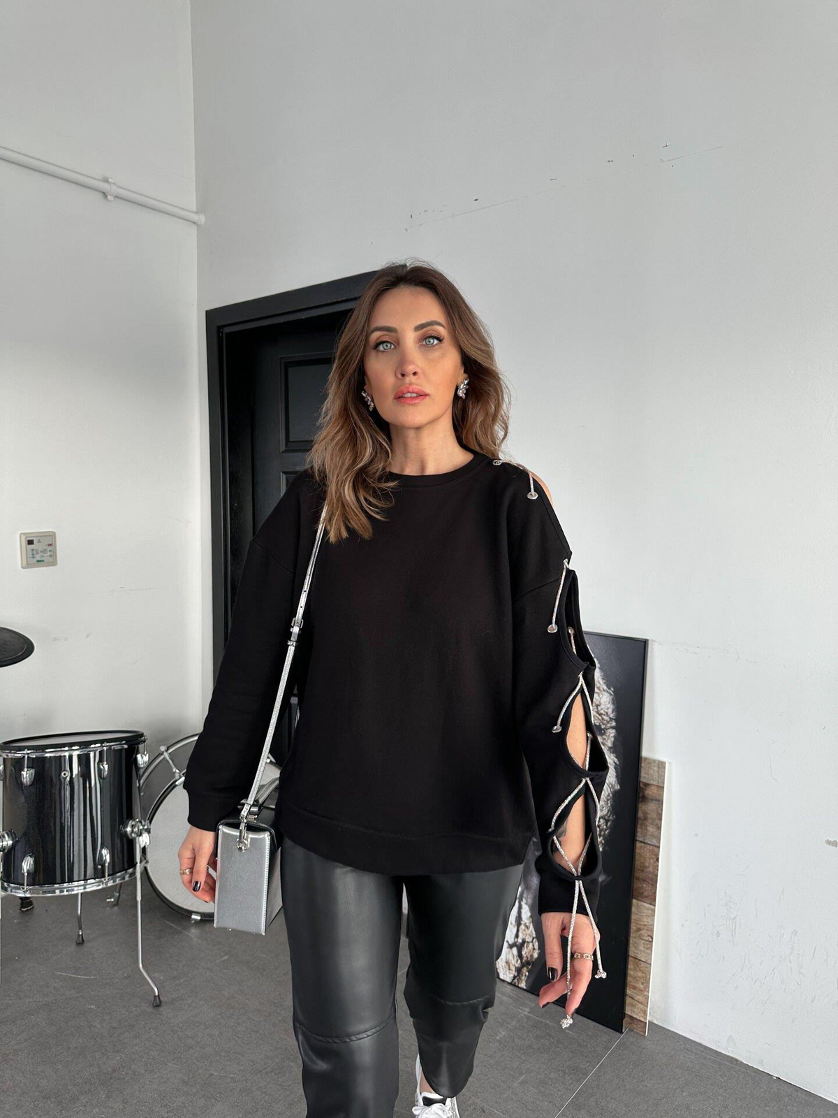 Siyah Tek Kolu Taş İşlemeli Sweatshirt