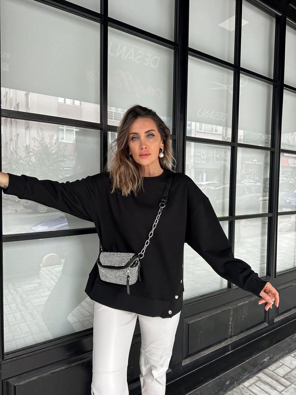 Siyah Tek Yanı Çıtçıtlı Sweatshirt