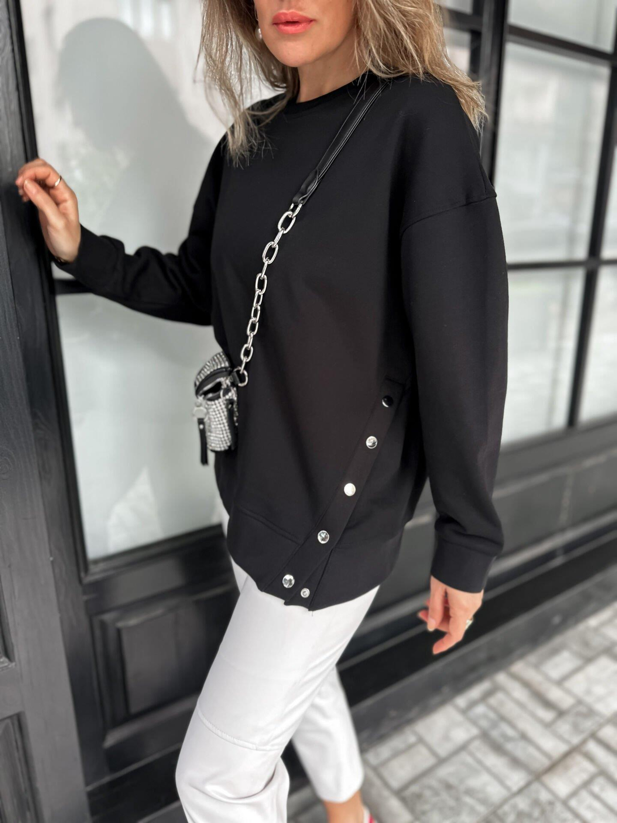 Siyah Tek Yanı Çıtçıtlı Sweatshirt