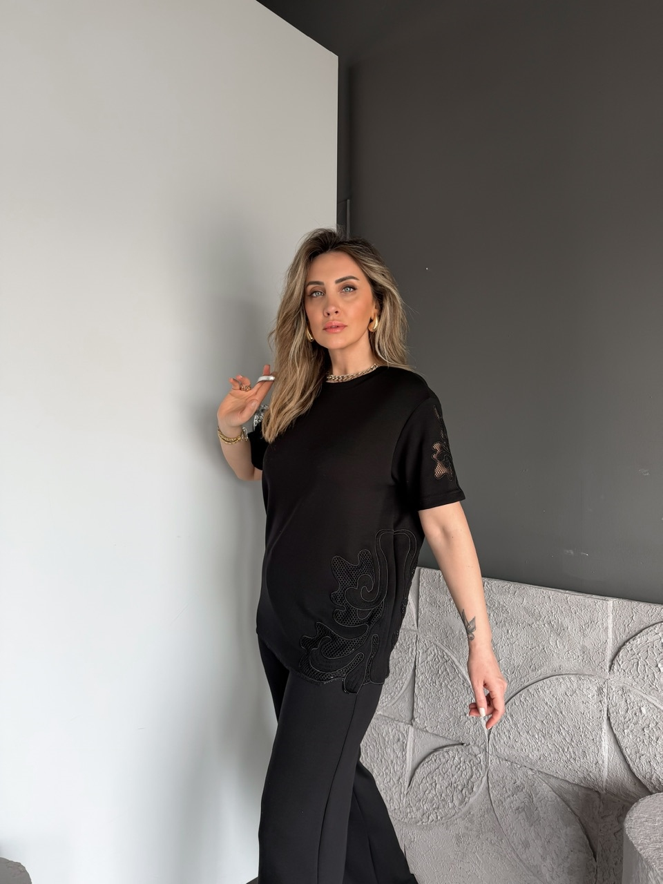 Siyah Tek Yanı Nakışlı Modal Takım