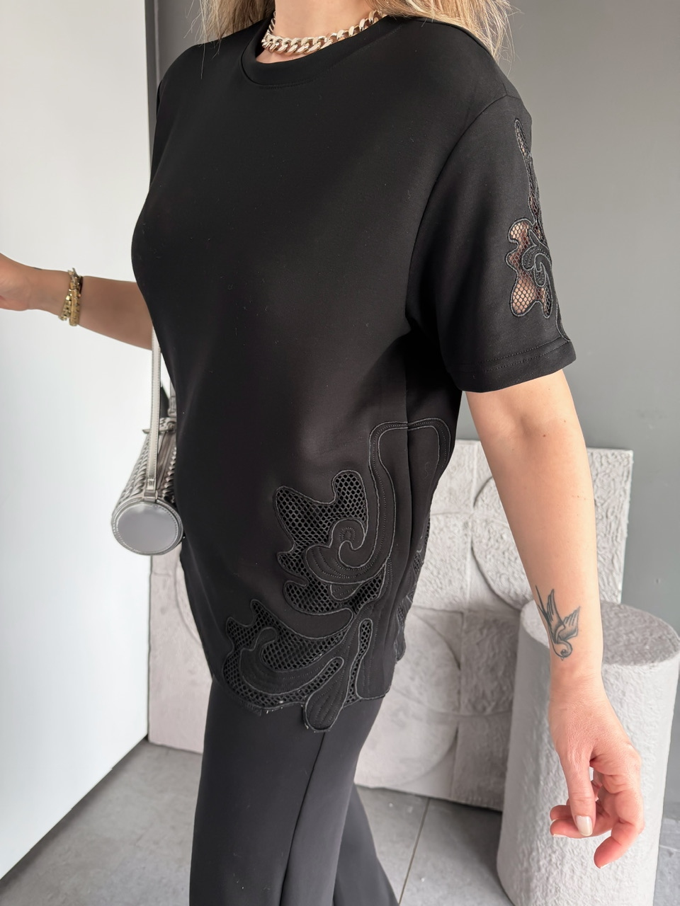 Siyah Tek Yanı Nakışlı Modal Takım