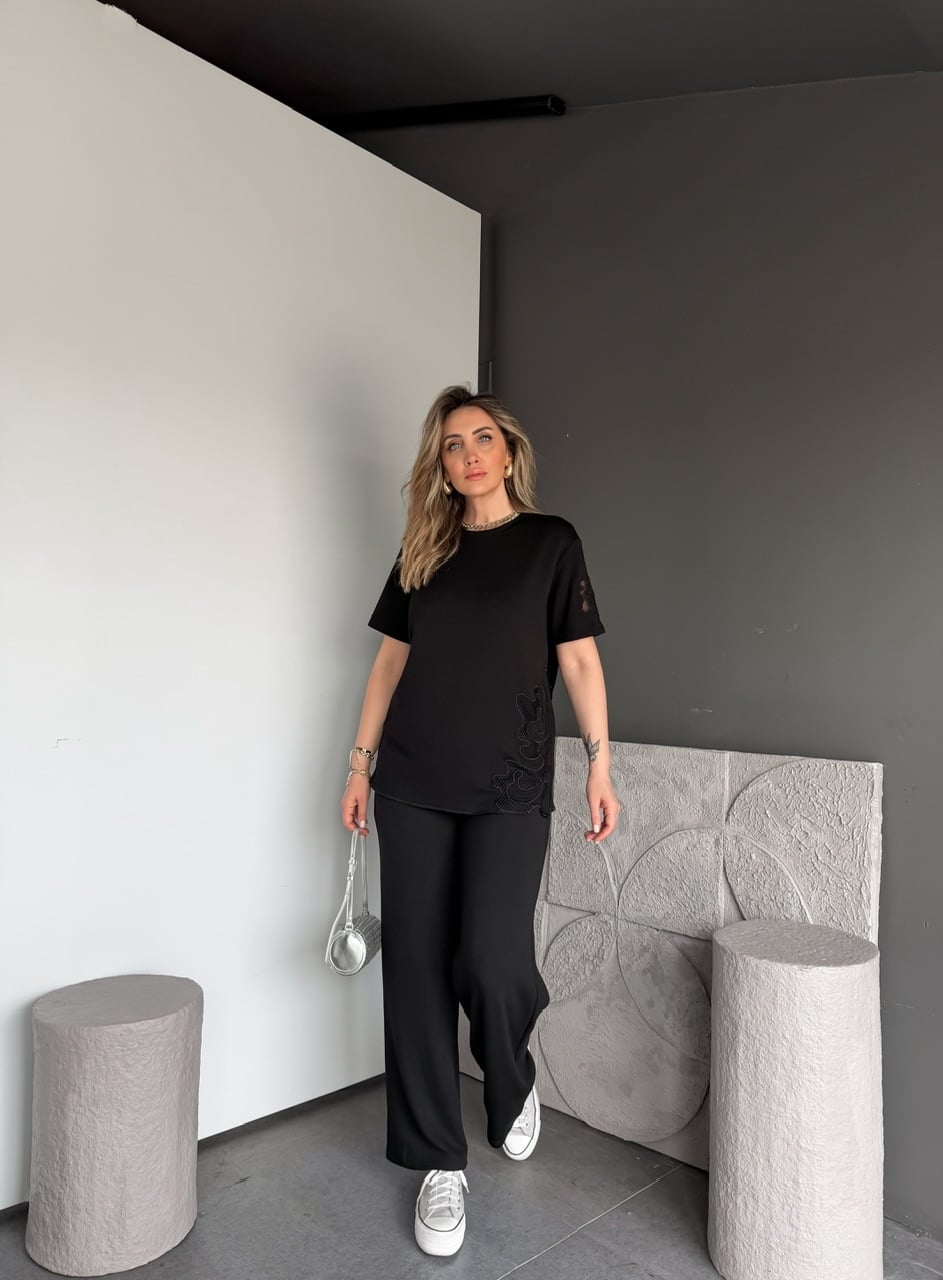 Siyah Tek Yanı Nakışlı Modal Takım