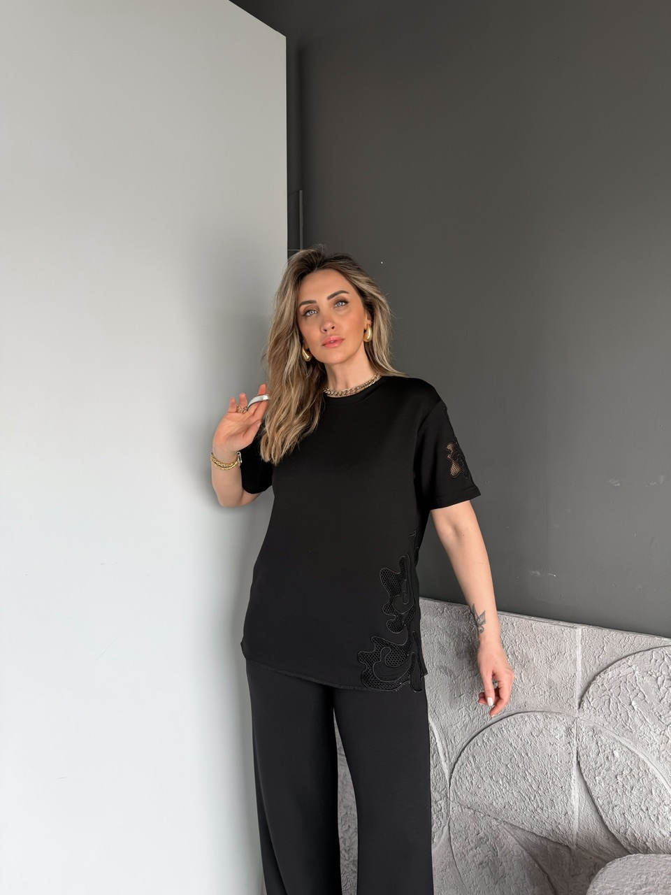 Siyah Tek Yanı Nakışlı Modal Takım