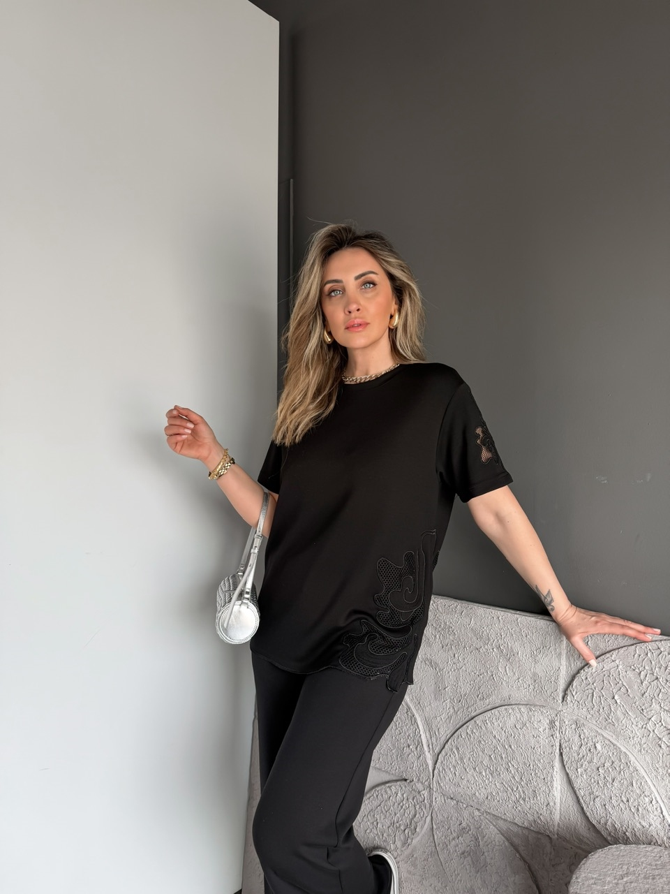 Siyah Tek Yanı Nakışlı Modal Takım