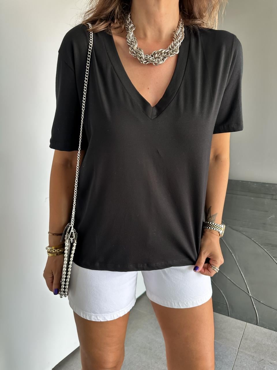 Siyah V Yaka Cotton Tshirt
