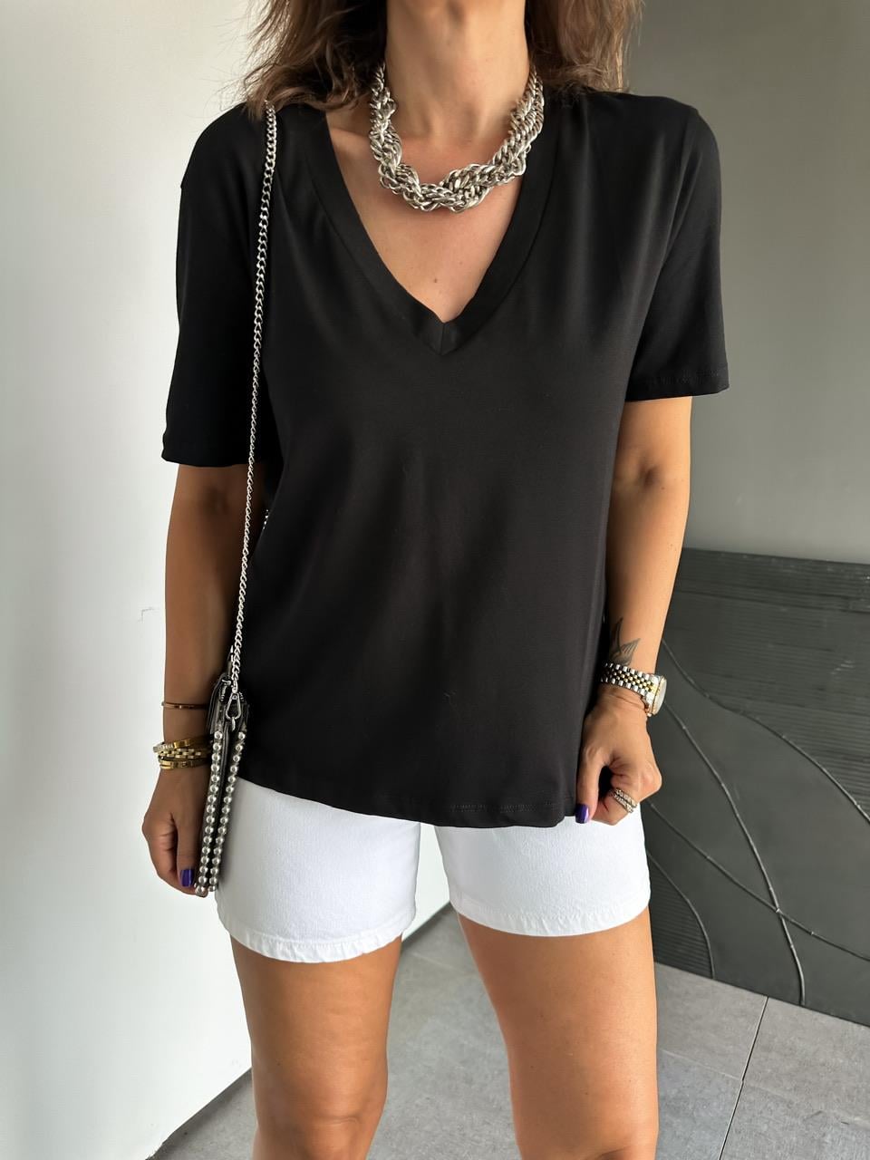 Siyah V Yaka Cotton Tshirt