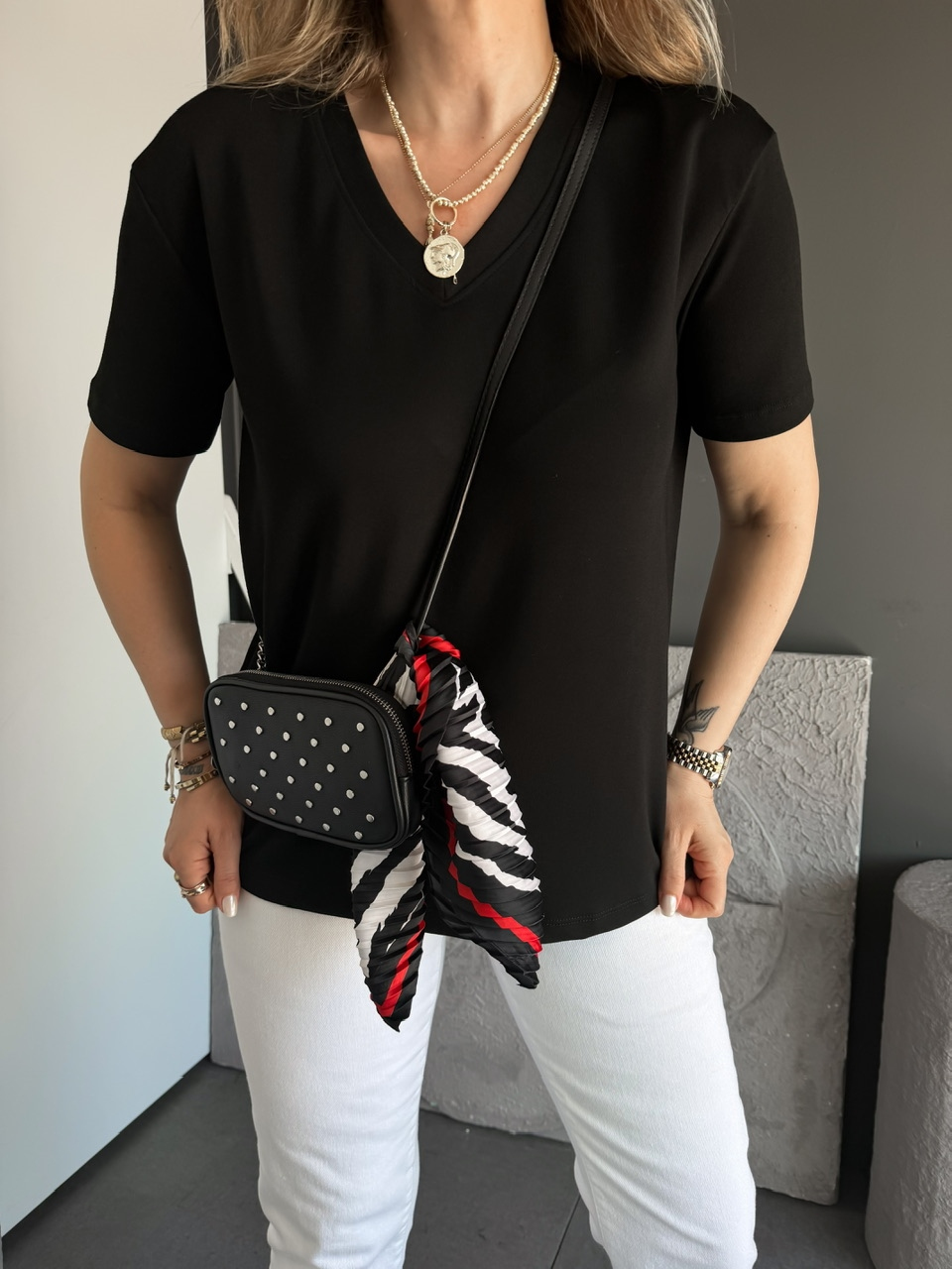 Siyah V Yaka Modal Basic Tshirt