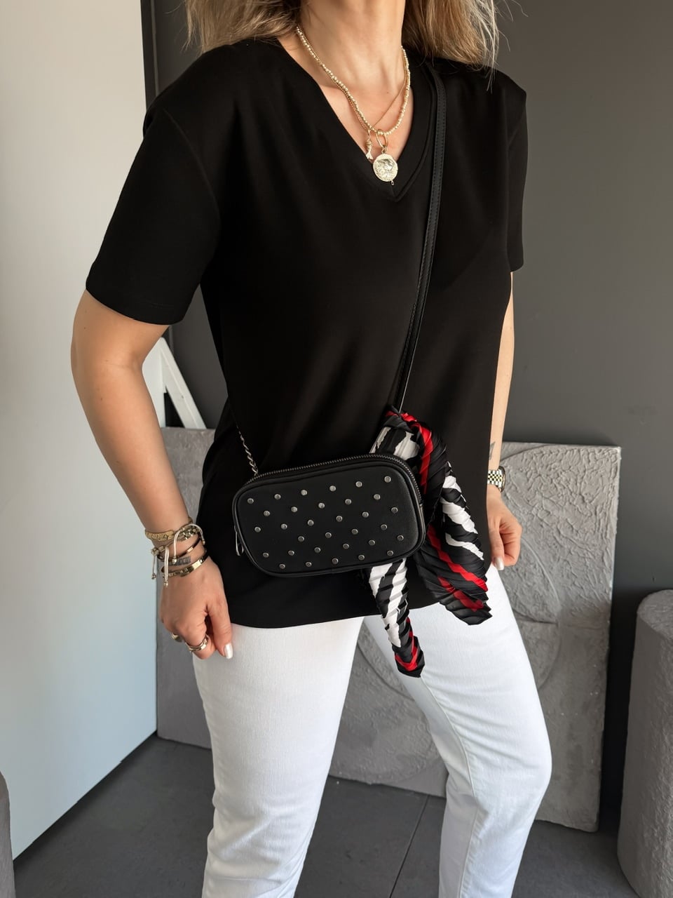 Siyah V Yaka Modal Basic Tshirt