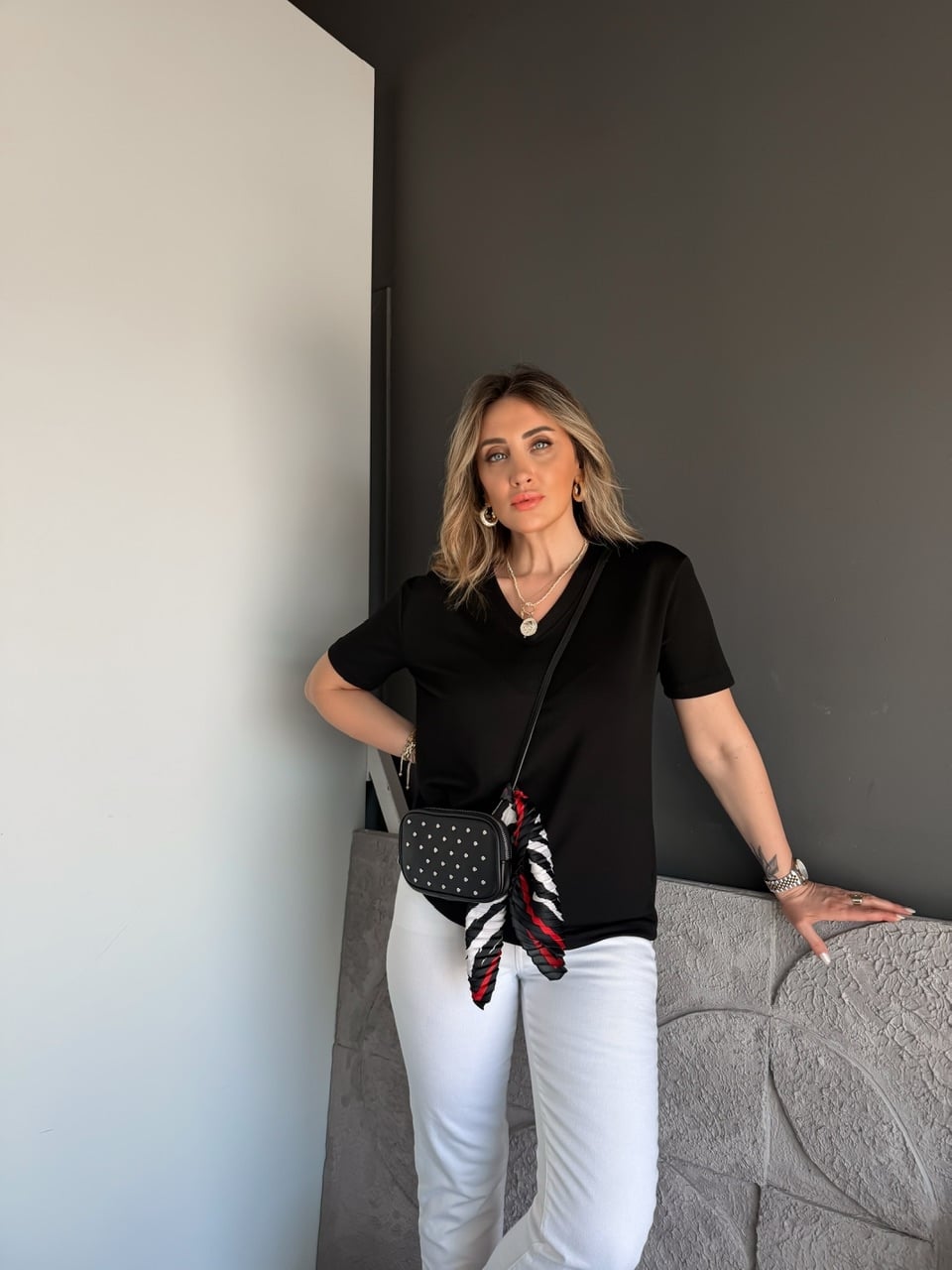 Siyah V Yaka Modal Basic Tshirt