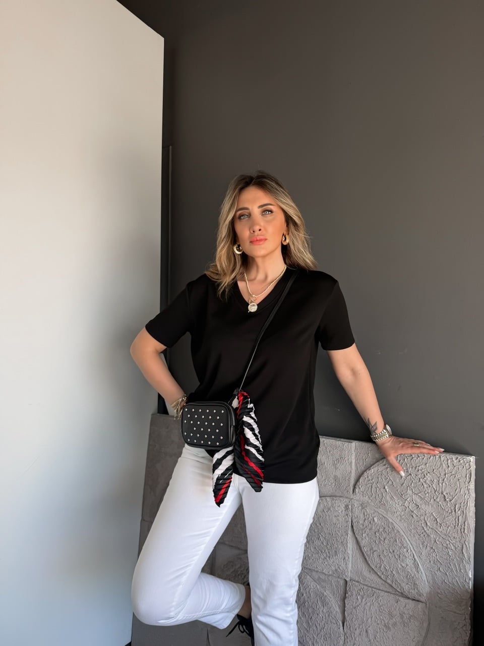 Siyah V Yaka Modal Basic Tshirt