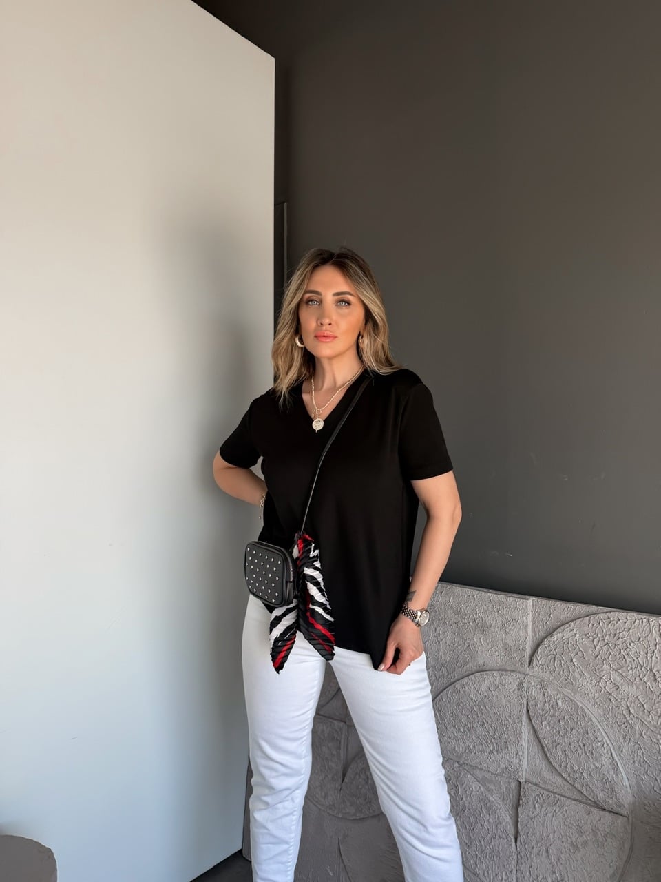 Siyah V Yaka Modal Basic Tshirt