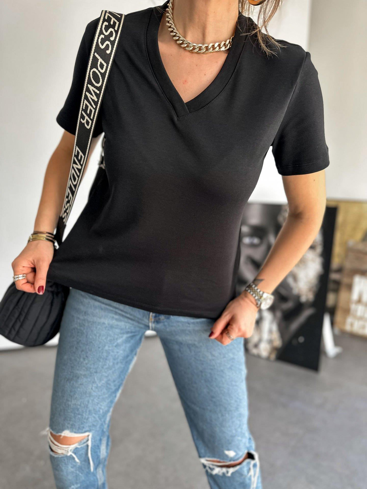 Siyah V Yaka Organic Cotton Tshirt