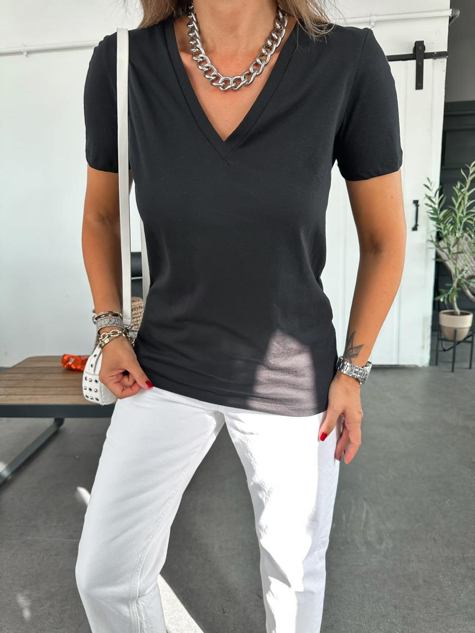 Siyah V Yaka Pamuklu Tshirt