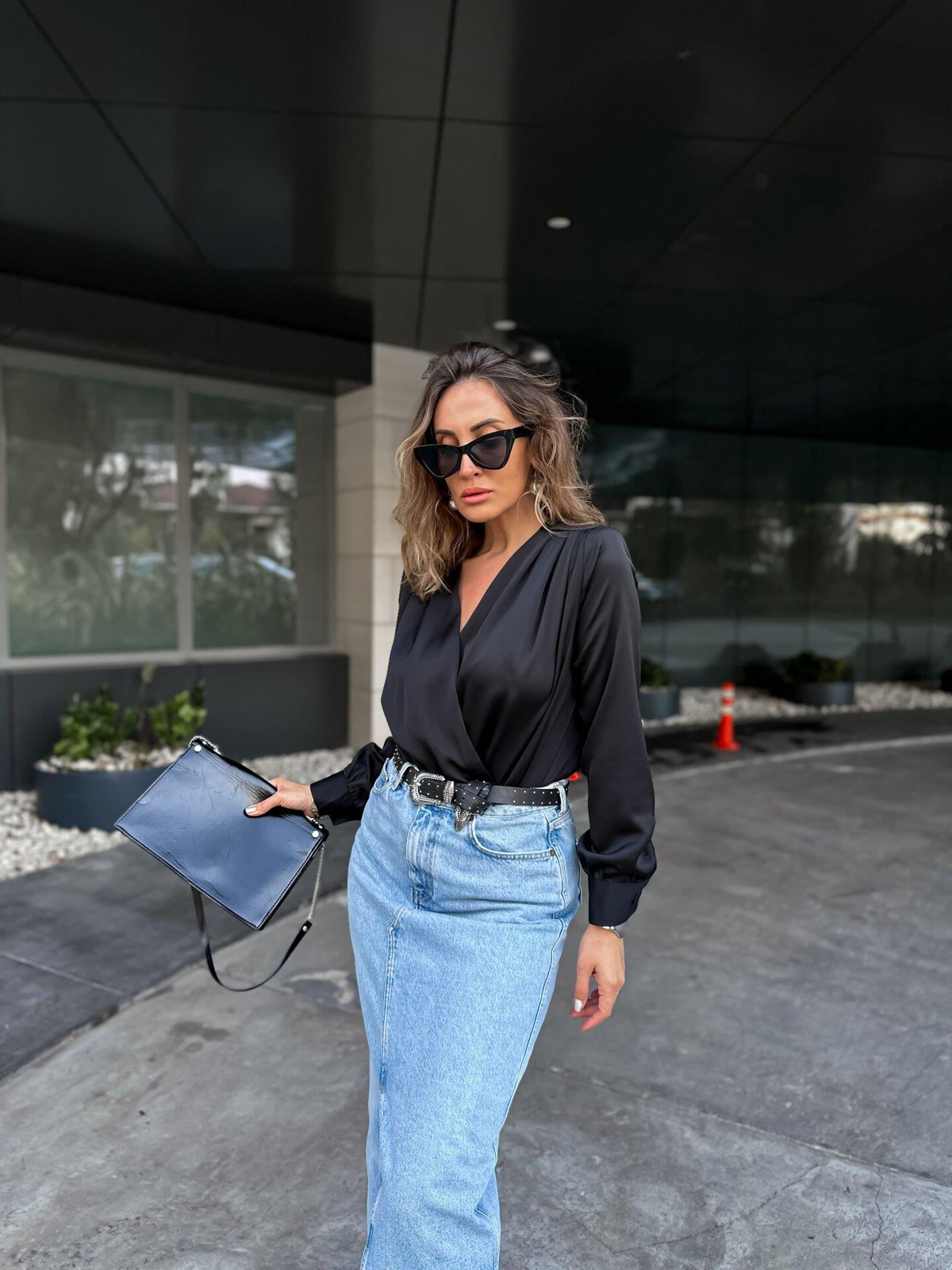 Siyah Vatkalı Saten Bodysuit Bluz
