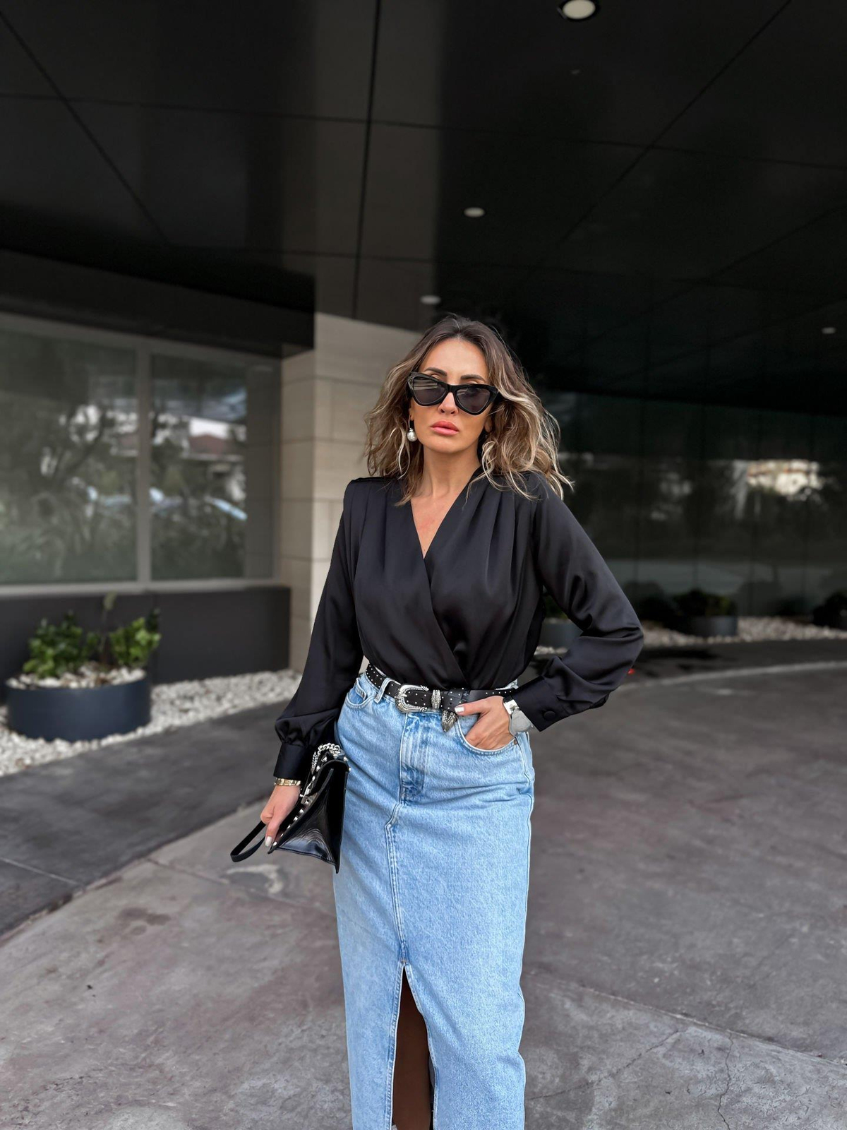 Siyah Vatkalı Saten Bodysuit Bluz