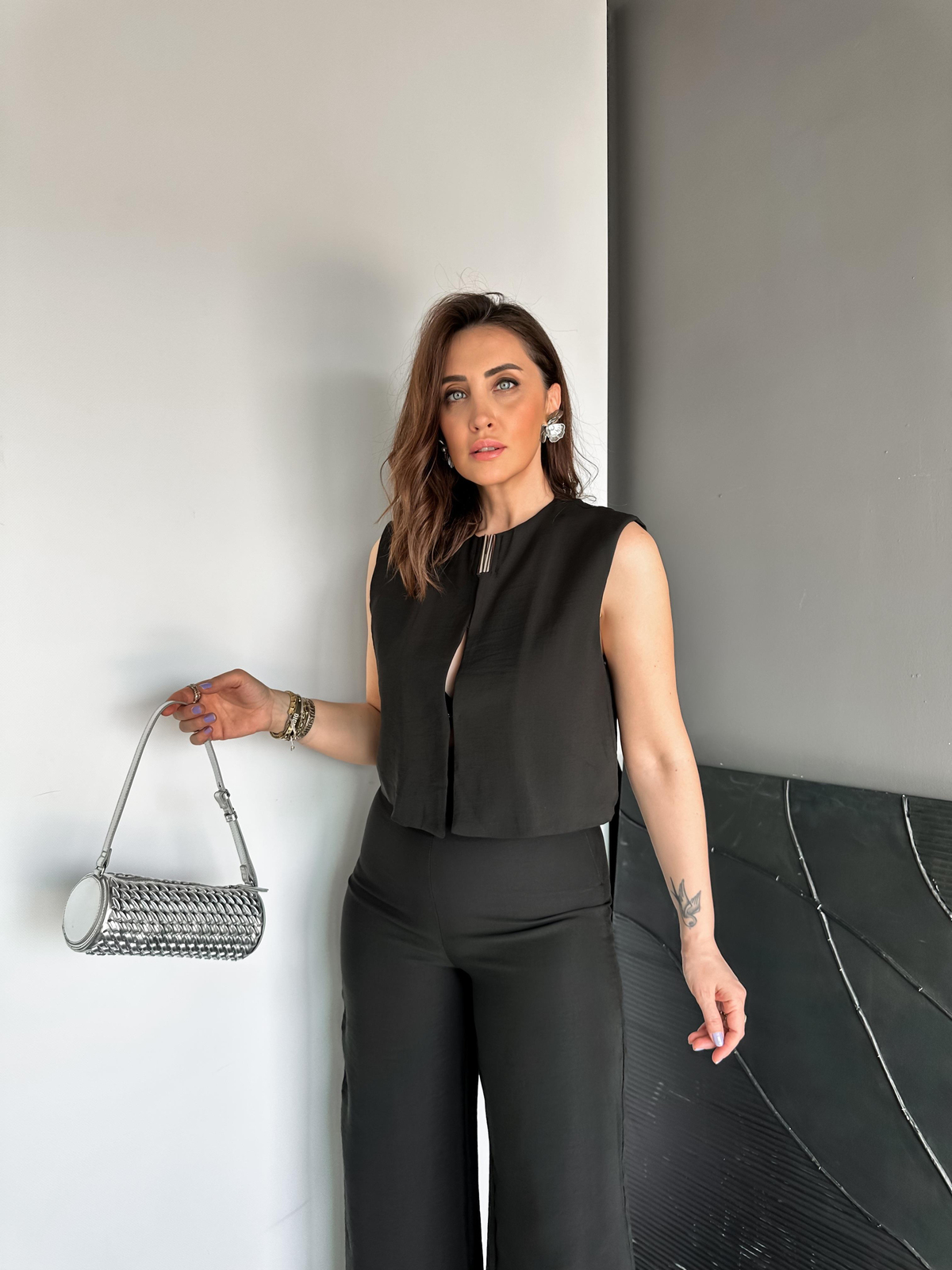 Siyah Yaka Aksesuarlı Orijinal Takım