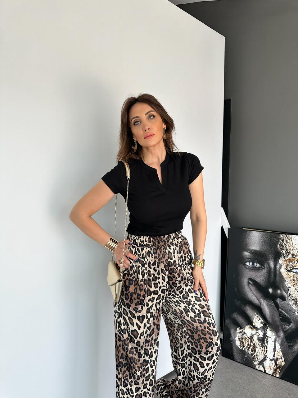 Siyah Yaka Detaylı Cotton Tshirt
