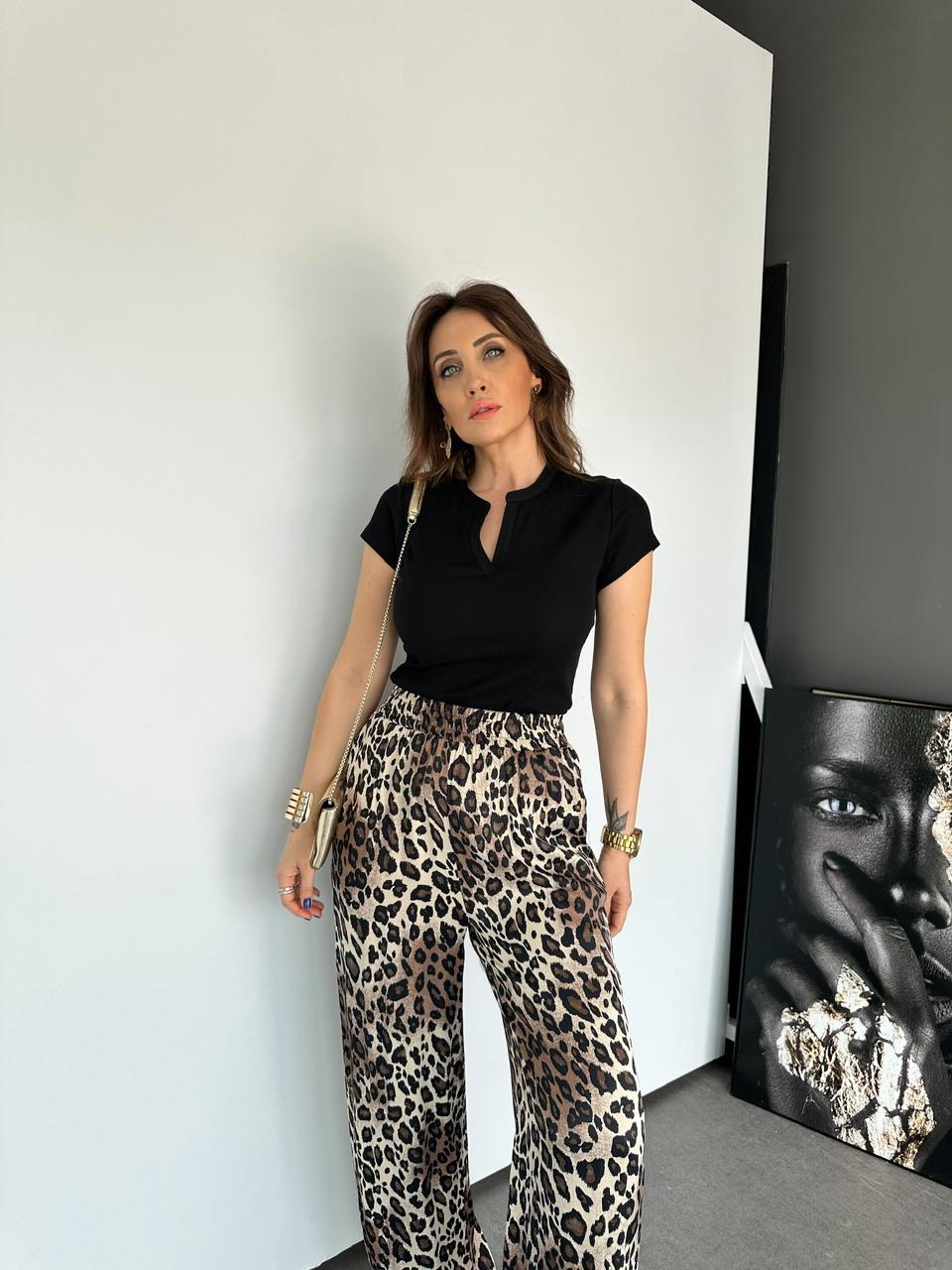 Siyah Yaka Detaylı Cotton Tshirt