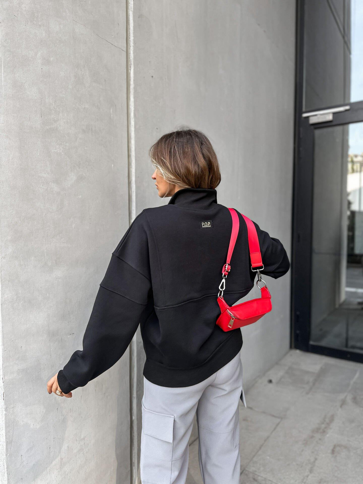 Siyah Yakası Fermuarlı Basic Sweatshirt