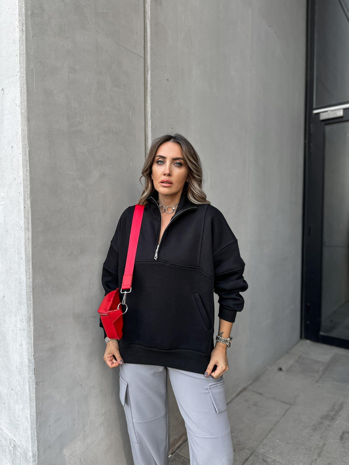 Siyah Yakası Fermuarlı Basic Sweatshirt