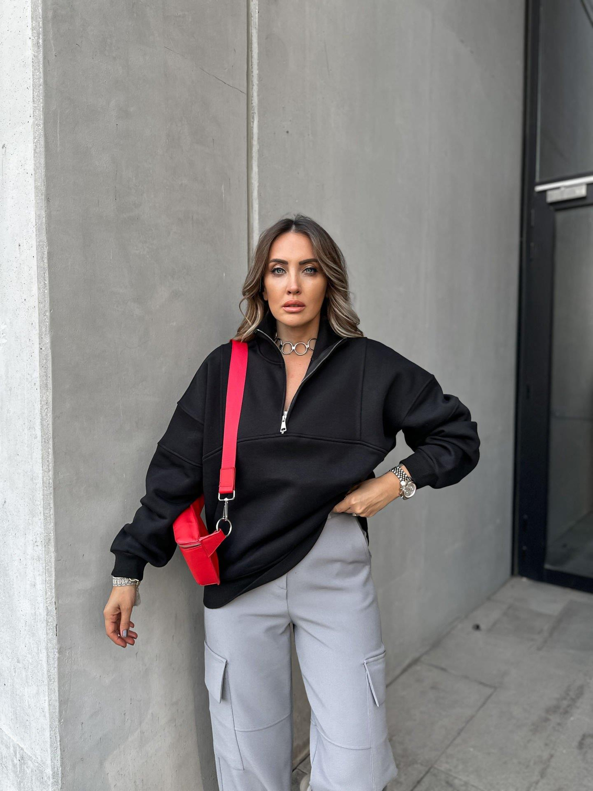 Siyah Yakası Fermuarlı Basic Sweatshirt