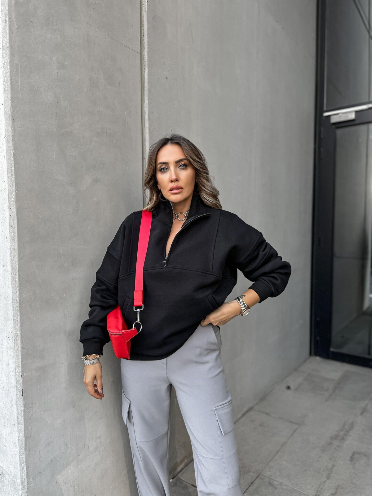 Siyah Yakası Fermuarlı Basic Sweatshirt
