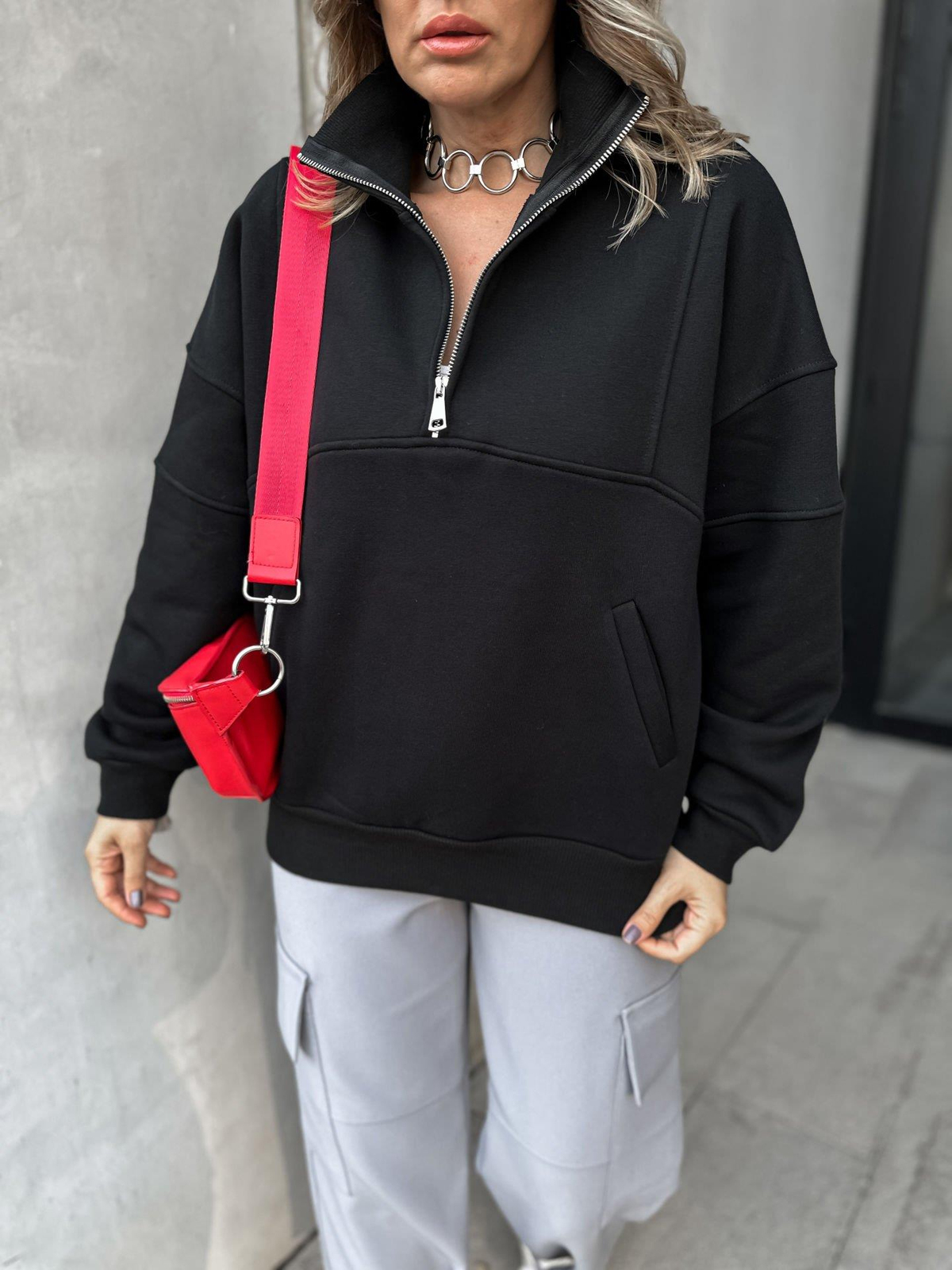 Siyah Yakası Fermuarlı Basic Sweatshirt