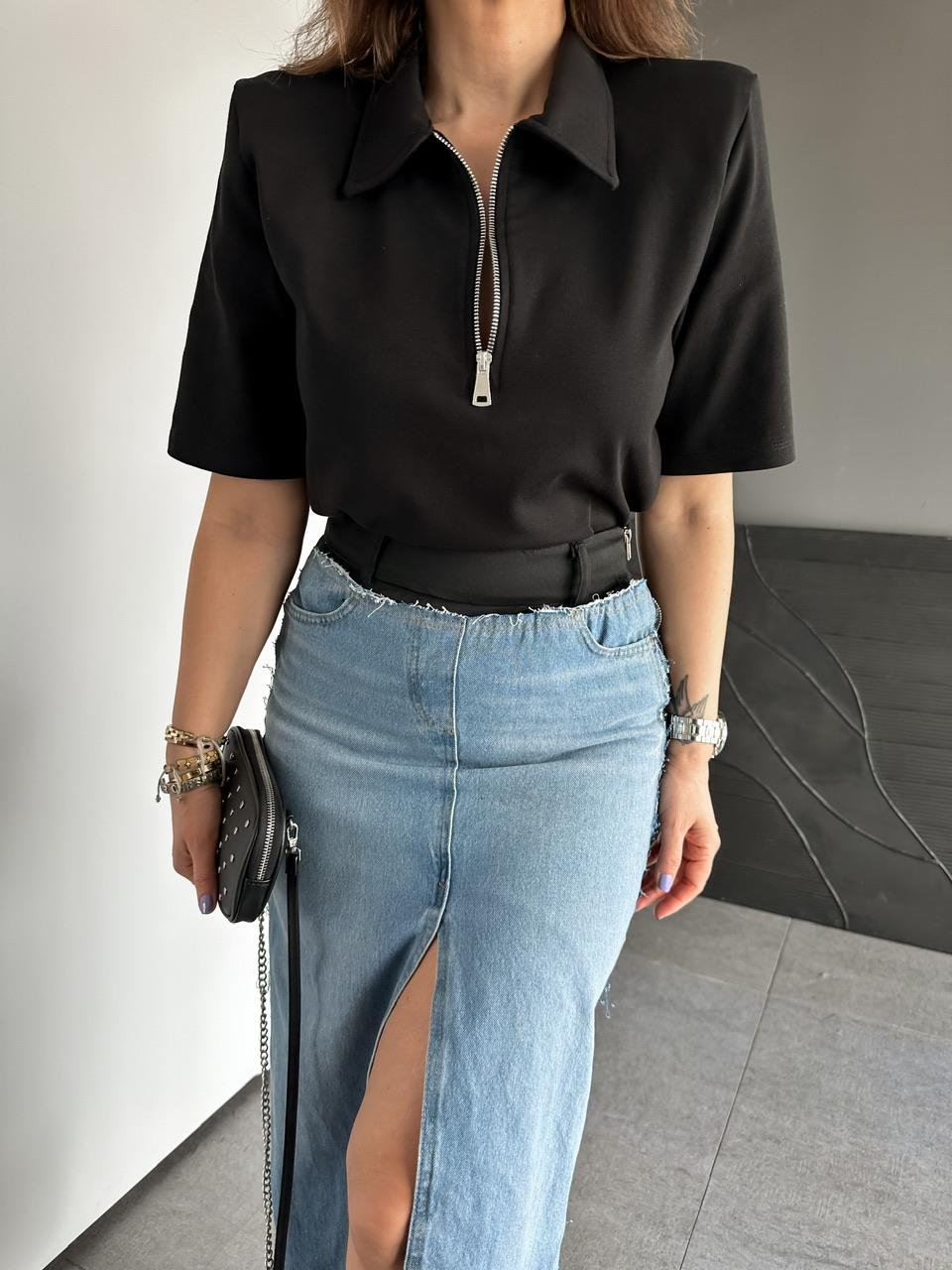 Siyah Yakası Fermuarlı Vatkalı Tshirt