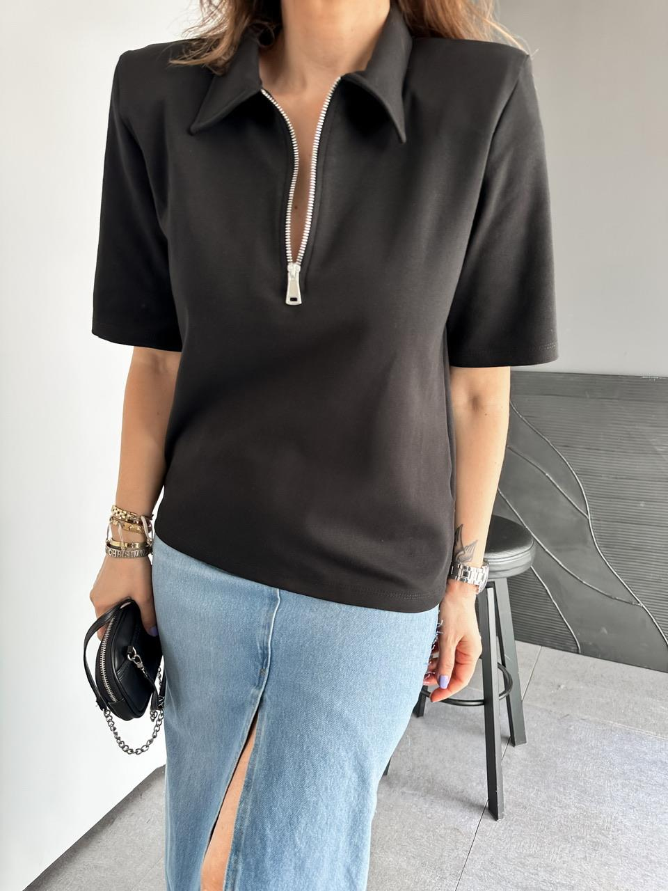 Siyah Yakası Fermuarlı Vatkalı Tshirt