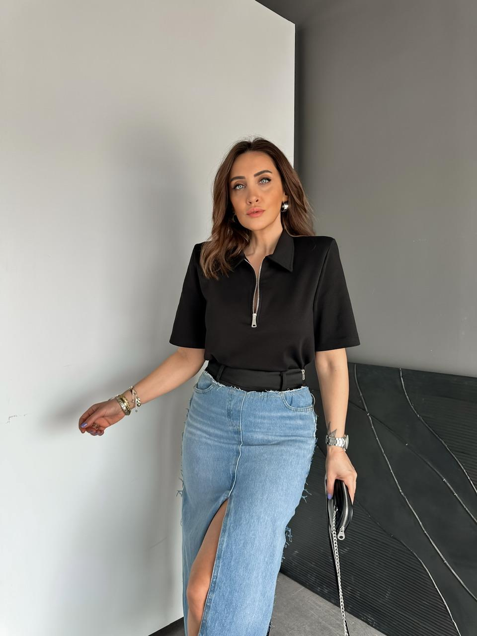 Siyah Yakası Fermuarlı Vatkalı Tshirt