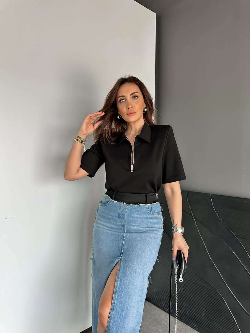 Siyah Yakası Fermuarlı Vatkalı Tshirt