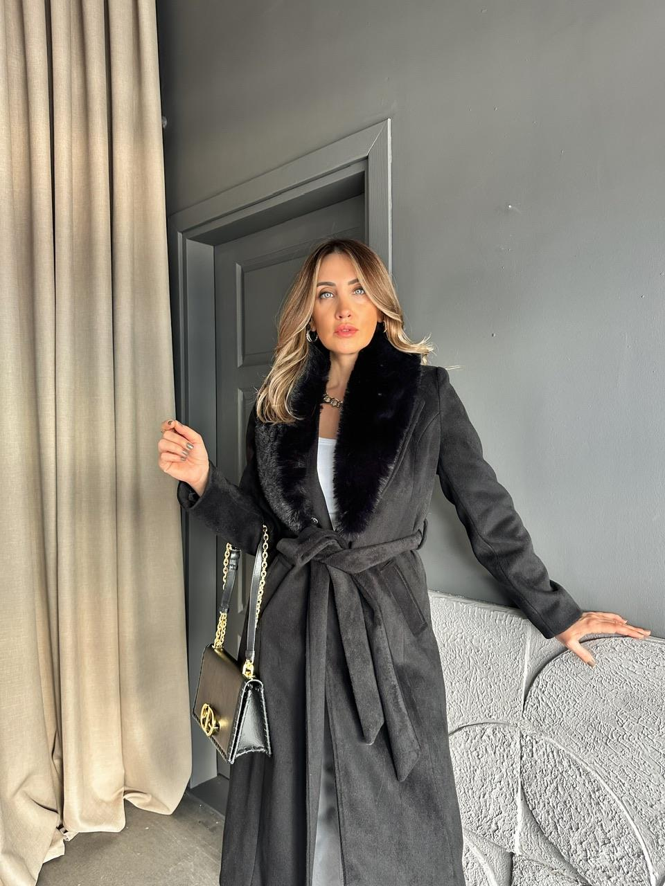 Siyah Yakası Kürklü Premium Uzun Kaban