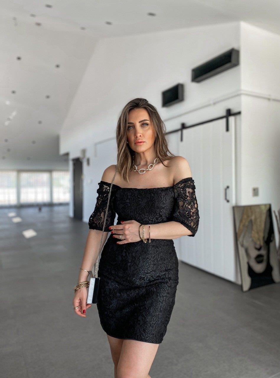 Siyah Yakası Lastikli Dantel Elbise