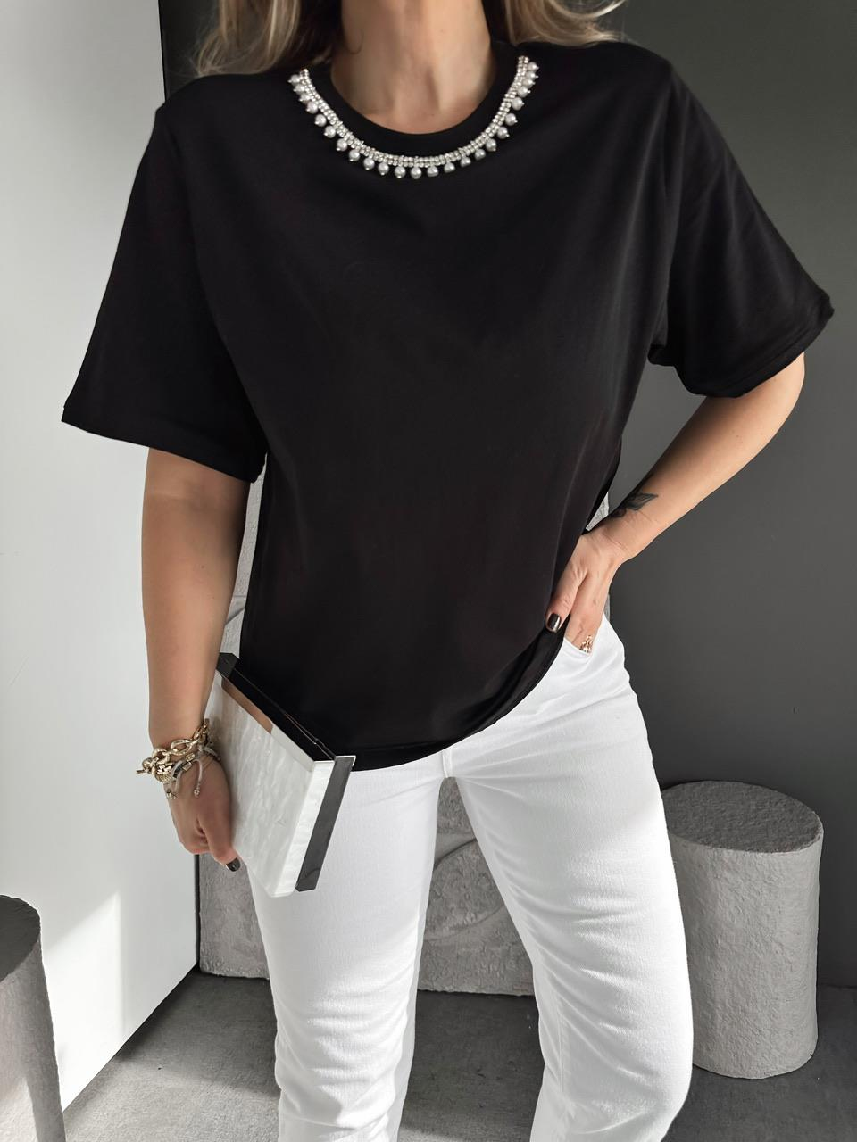 Siyah Yakası Taşlı Orijinal Tshirt