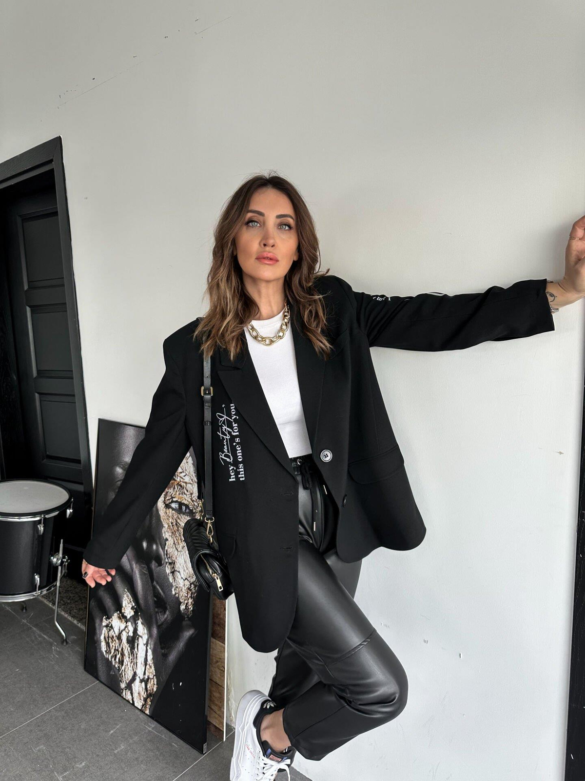 Siyah Yazı Detaylı Tasarım Ceket