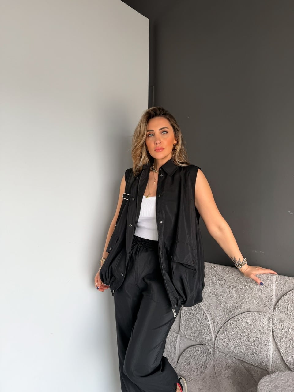 Siyah Yelek Pantolon Paçası Lastikli Takım