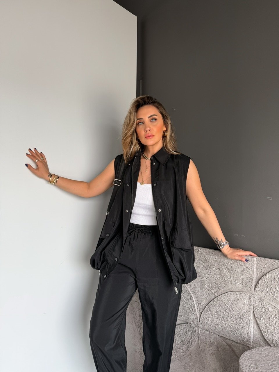 Siyah Yelek Pantolon Paçası Lastikli Takım