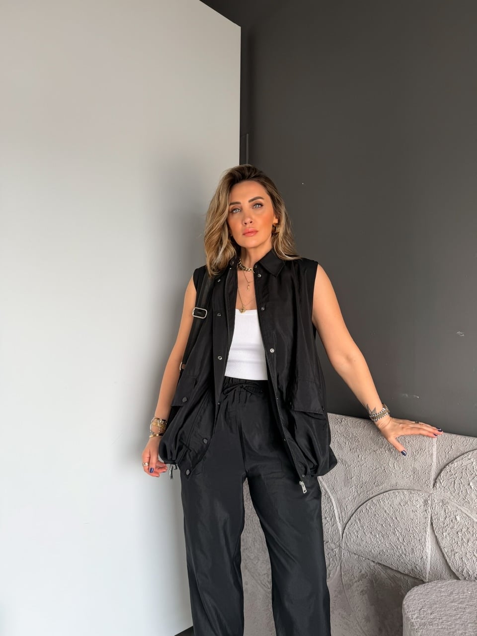 Siyah Yelek Pantolon Paçası Lastikli Takım