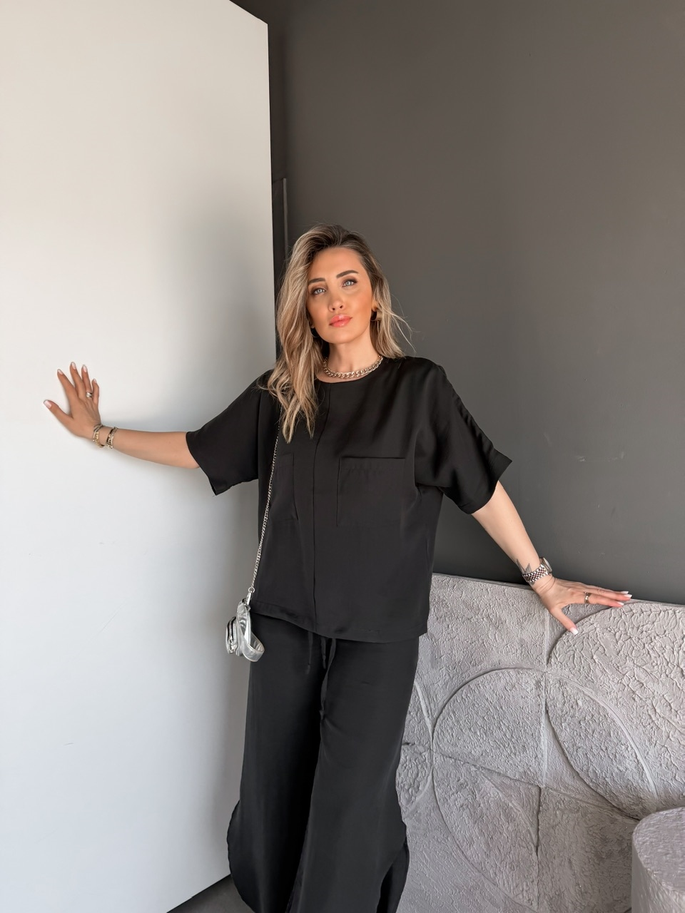 Siyah Yırtmaç Detaylı Beli Büzgülü Takım
