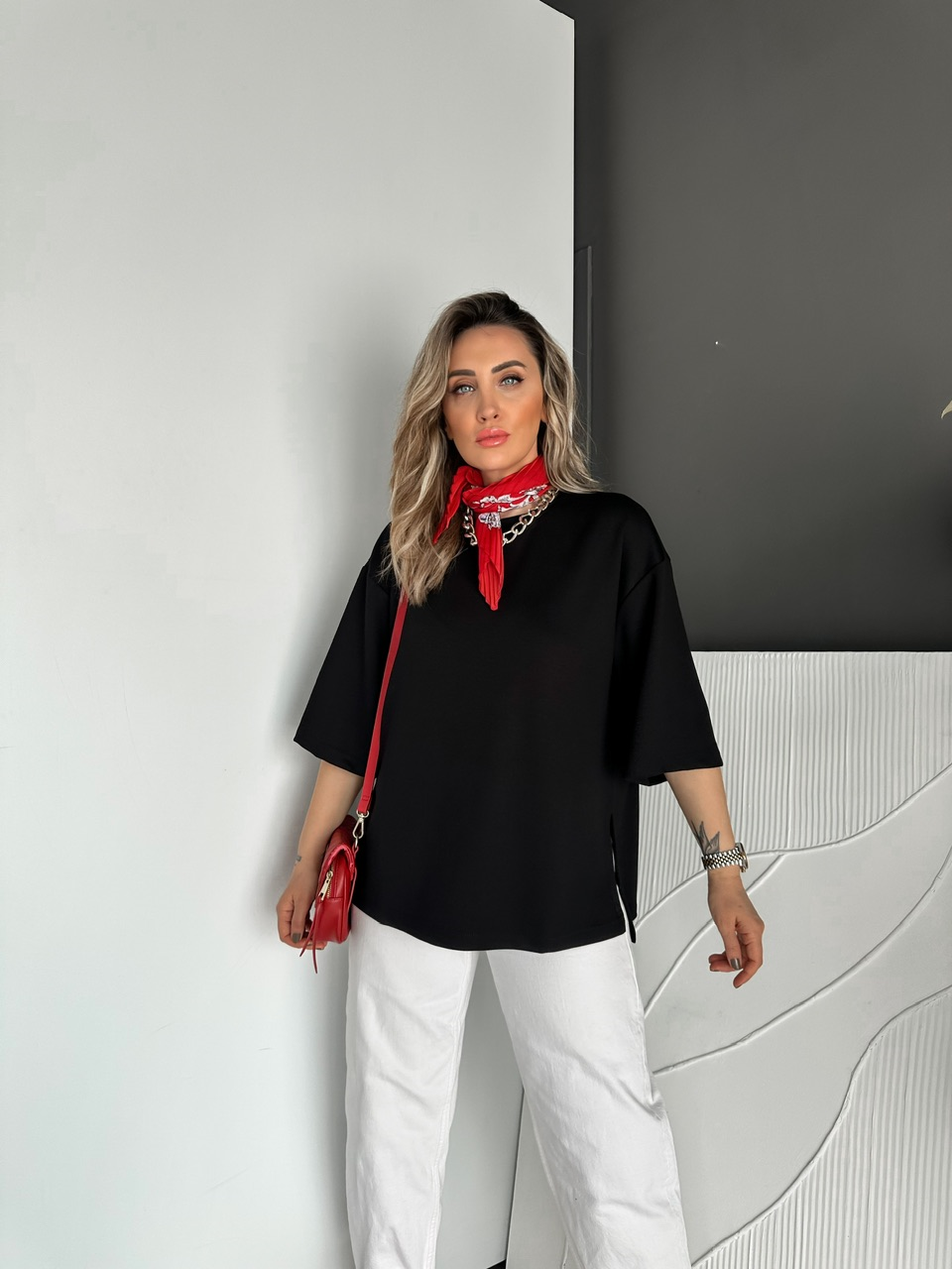 Siyah Yırtmaçlı Salaş Tshirt