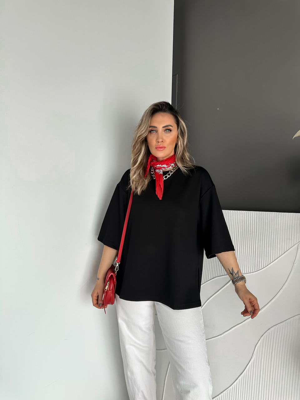 Siyah Yırtmaçlı Salaş Tshirt