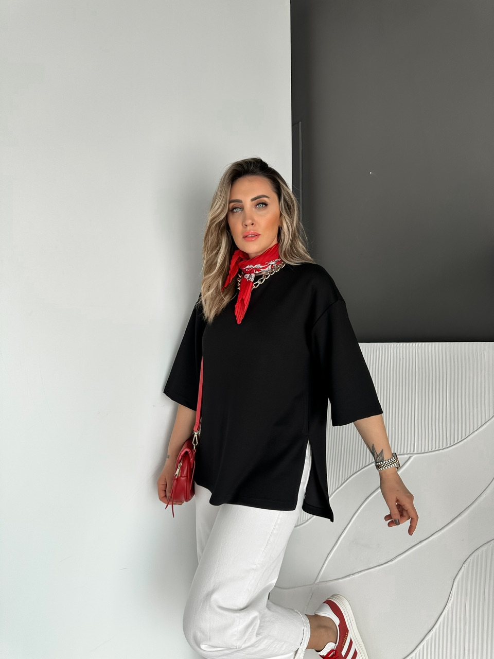 Siyah Yırtmaçlı Salaş Tshirt