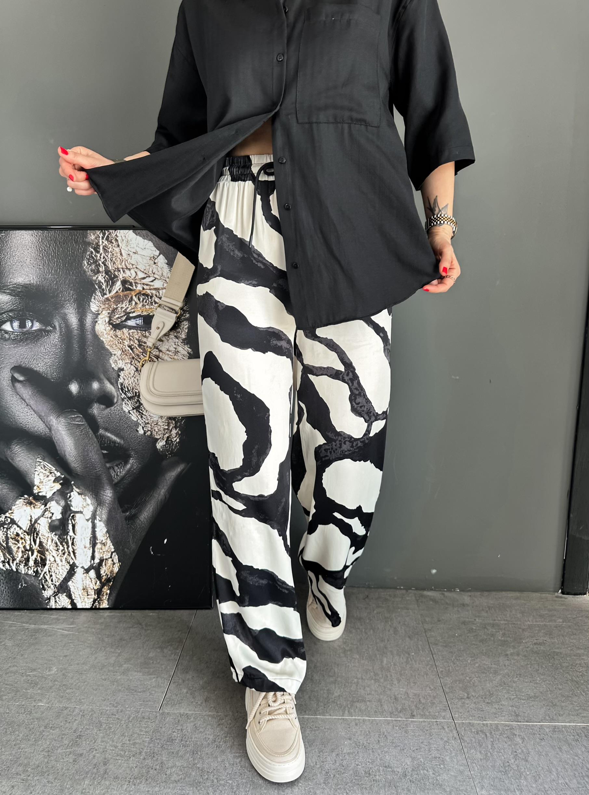 Siyah Zebra Desenli Saten Pantolon