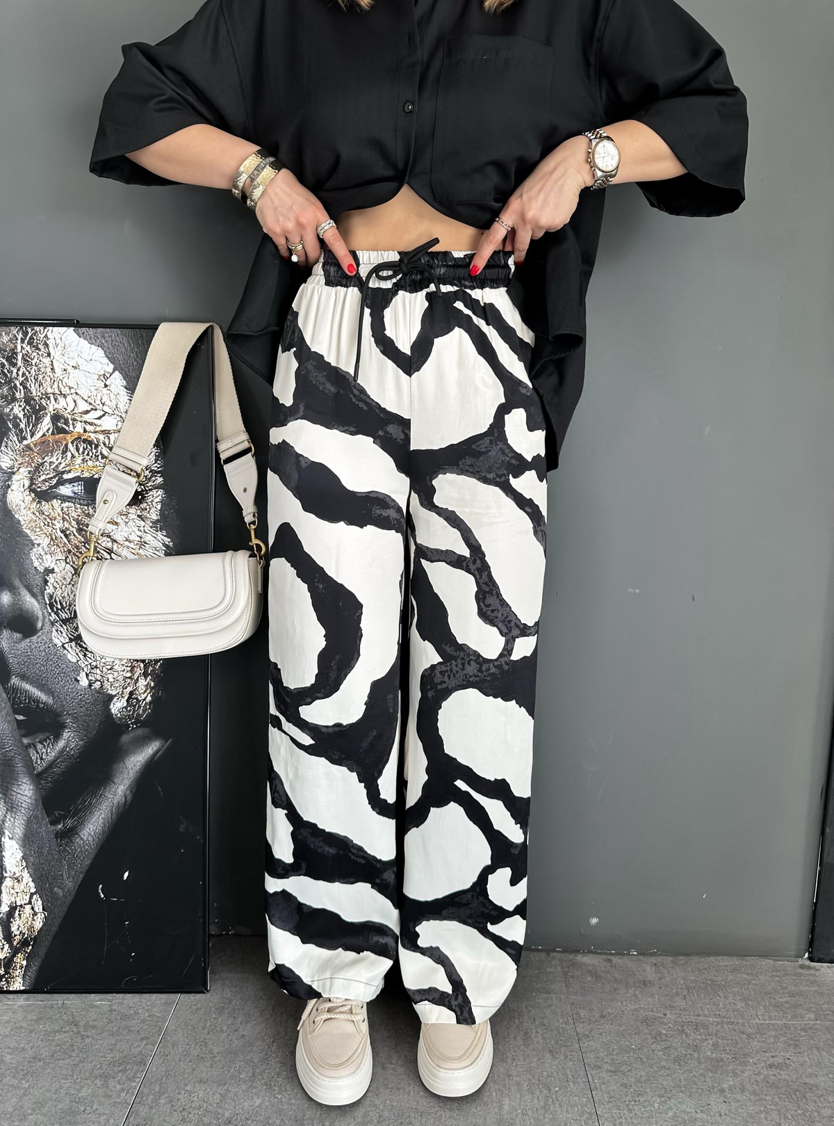 Siyah Zebra Desenli Saten Pantolon