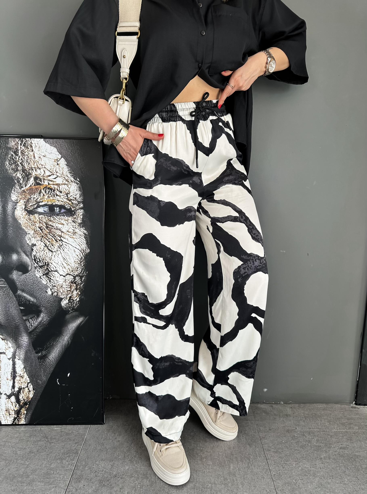 Siyah Zebra Desenli Saten Pantolon