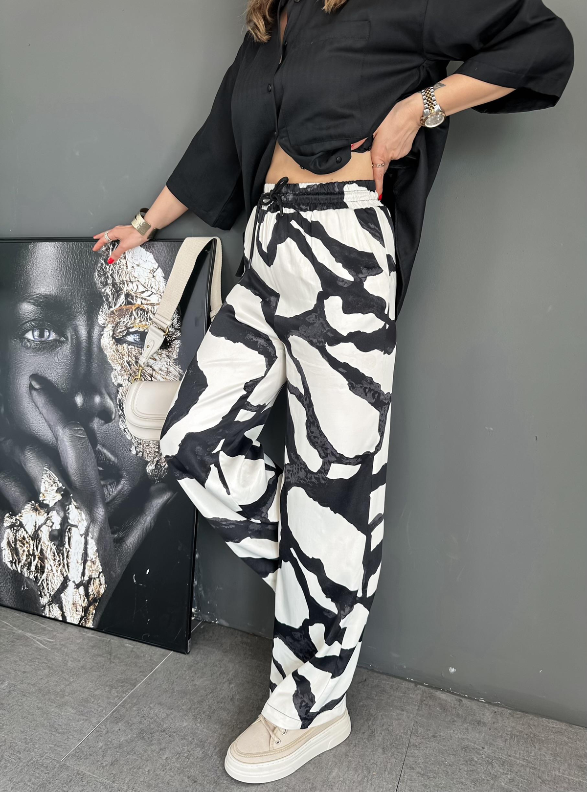 Siyah Zebra Desenli Saten Pantolon