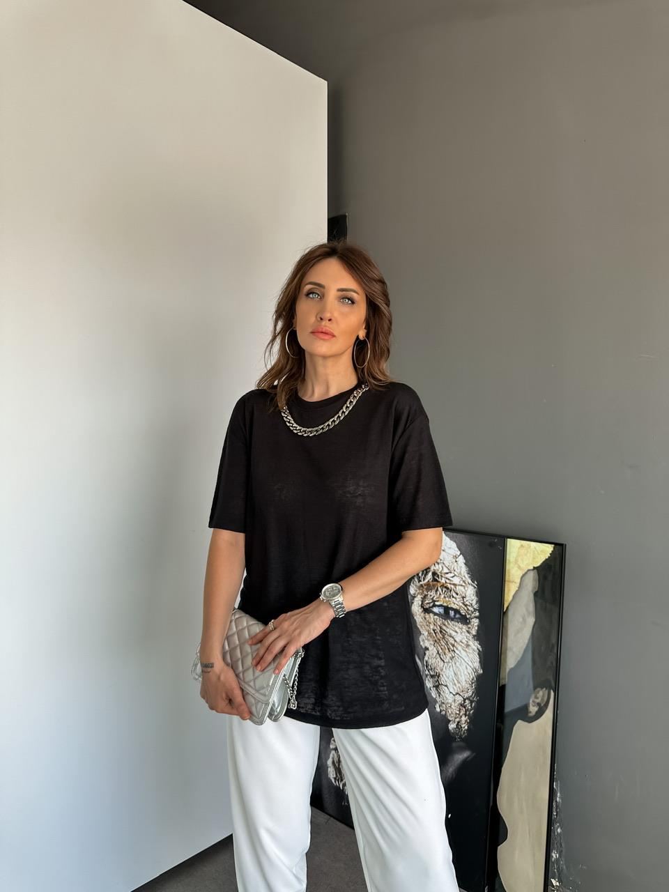 Siyah Zincir Kolyeli Tshirt